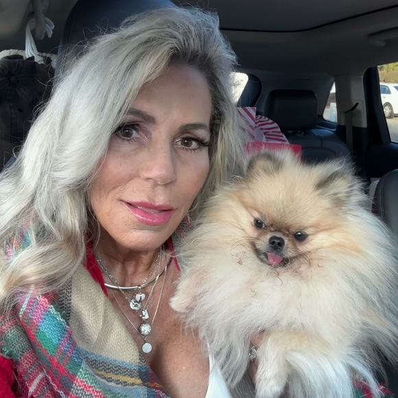 Meet your Posher, Melissa - Picture 2 of 3